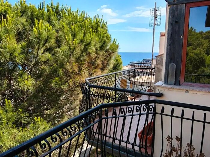 Appartamento con 5 locali in vendita in Via Cristoforo Colombo, Gioiosa Marea