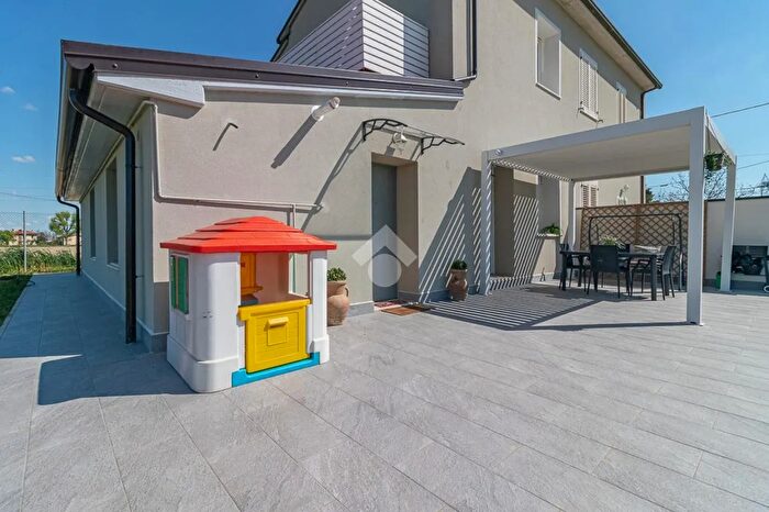 Casa quadrilocale in vendita in Ravenna