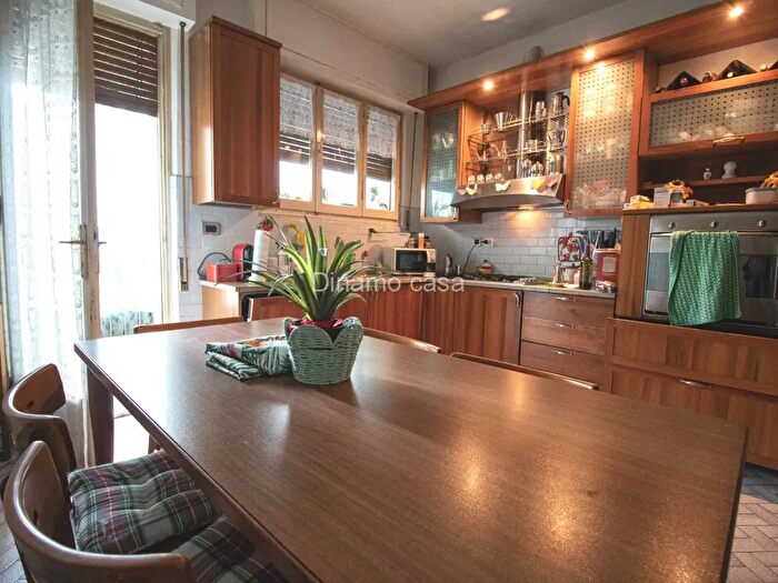 Appartamento con 5 locali in vendita in Via Roma, Prato