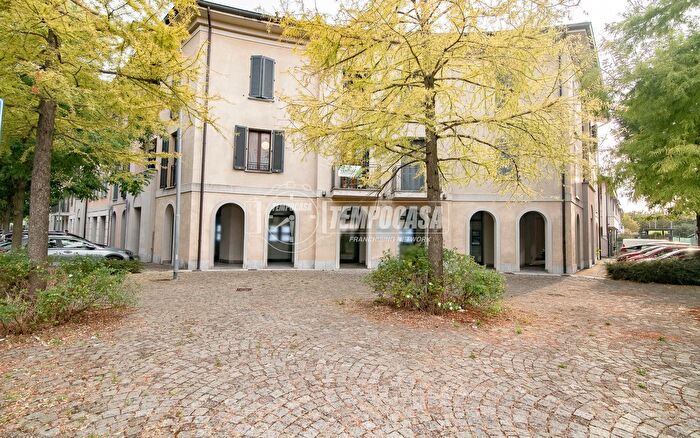 Appartamento trilocale in vendita in Via Francesco Melzi dEril, Vaprio DAdda