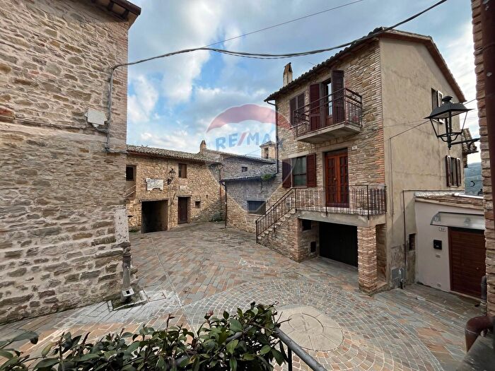 Appartamento bilocale in vendita in Piazza del Castello, Bevagna