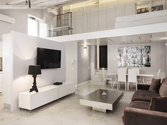 Casa quadrilocale in affitto in Campo dei Fiori, Campo de Fiori, Roma