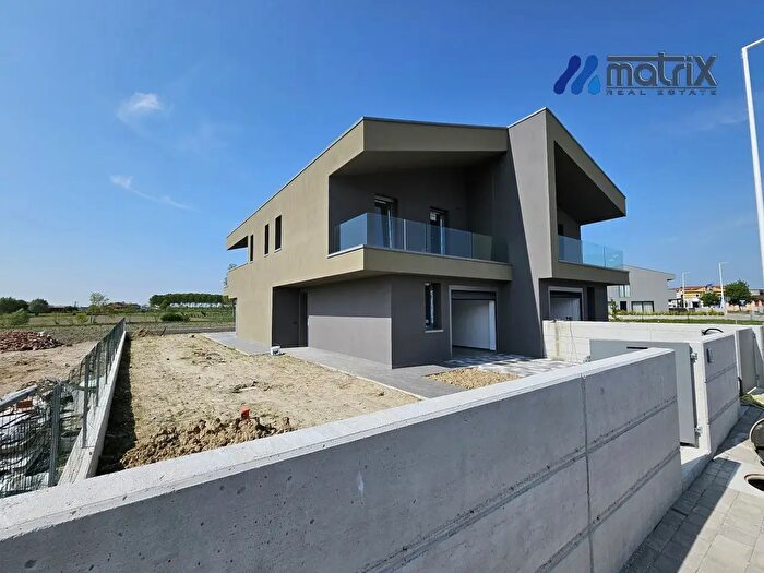 Casa con 9 locali in vendita in Via Piave, Piove Di Sacco