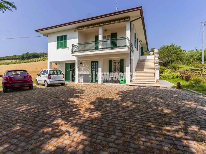 Casa con 6 locali in vendita in Via Cavallino, Civitanova Marche