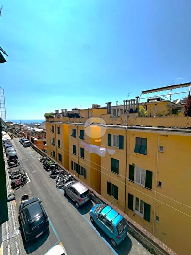 Appartamento con 5 locali in vendita in Via Ameglia, Genova