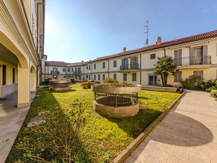 Appartamento trilocale in affitto in Via Tommaso Grossi, Mazzo Pantanedo, Rho