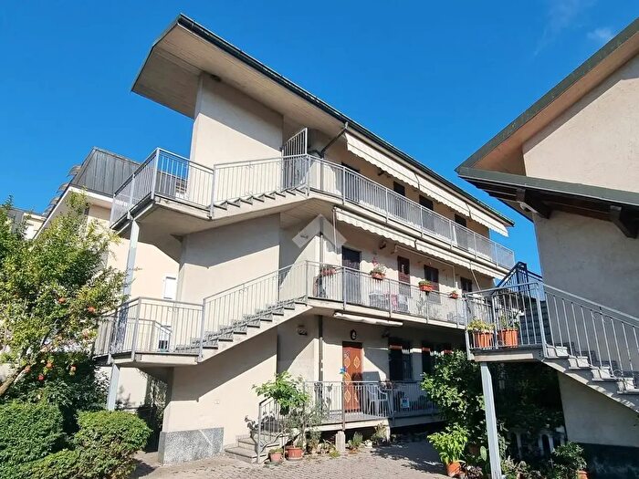 Appartamento trilocale in vendita in Via Enrico Toti, Carugate