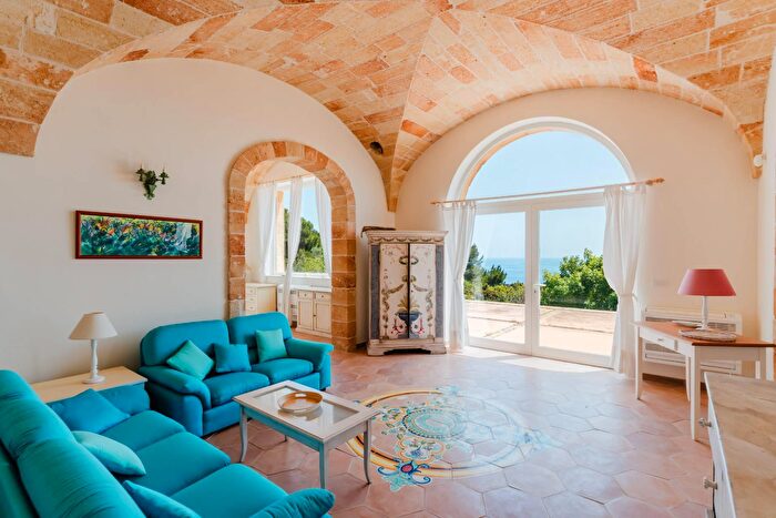 Casa con 5 locali in vendita in Via Borgo Pescatori Snc, Tricase