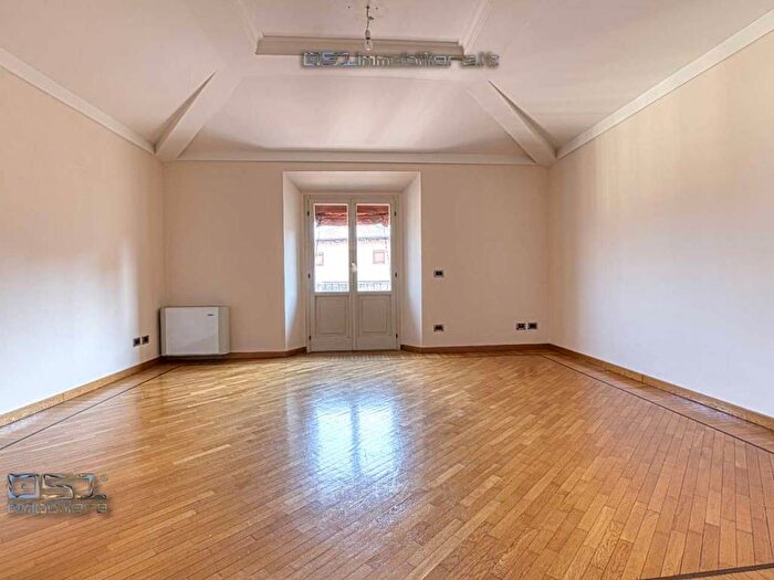 Appartamento con 5 locali in affitto in Via Luigi Carlo Farini, Centro Storico, Bologna