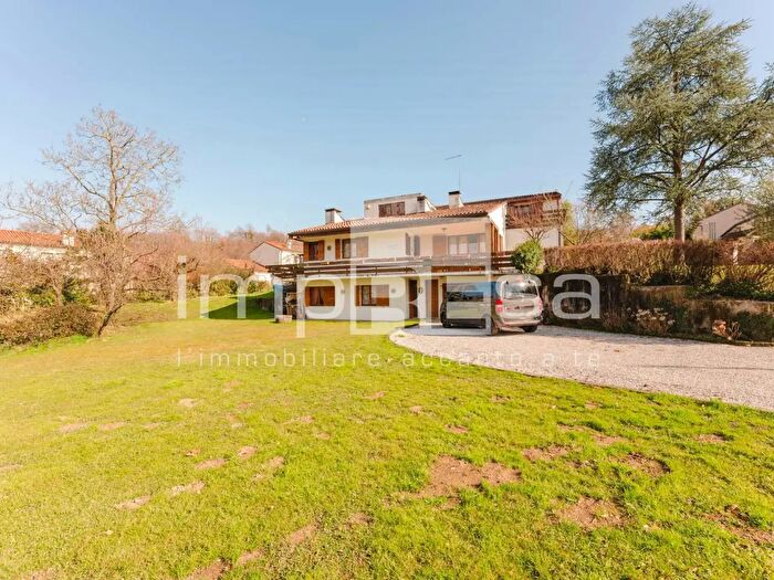 Casa con 6 locali in vendita in Via Strada di Collalto, Susegana