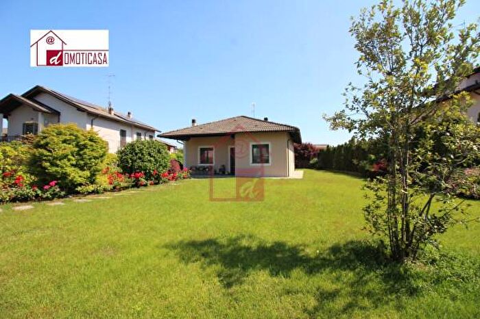 Casa con 5 locali in vendita in Via Roma, Caresanablot