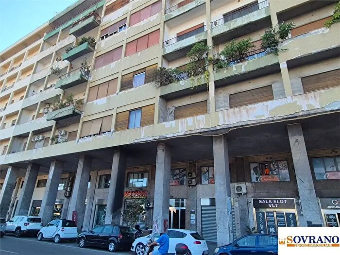 Appartamento con 7 locali in vendita in Via Francesco Crispi, Palermo