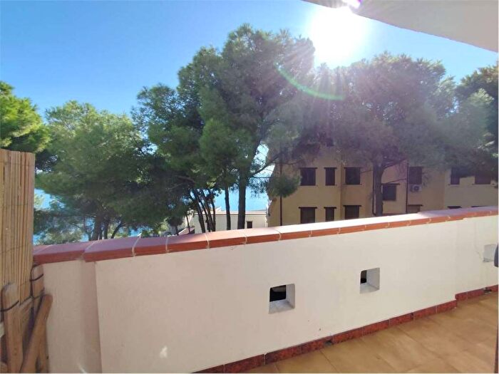 Appartamento trilocale in affitto in Copanello, Stalettì