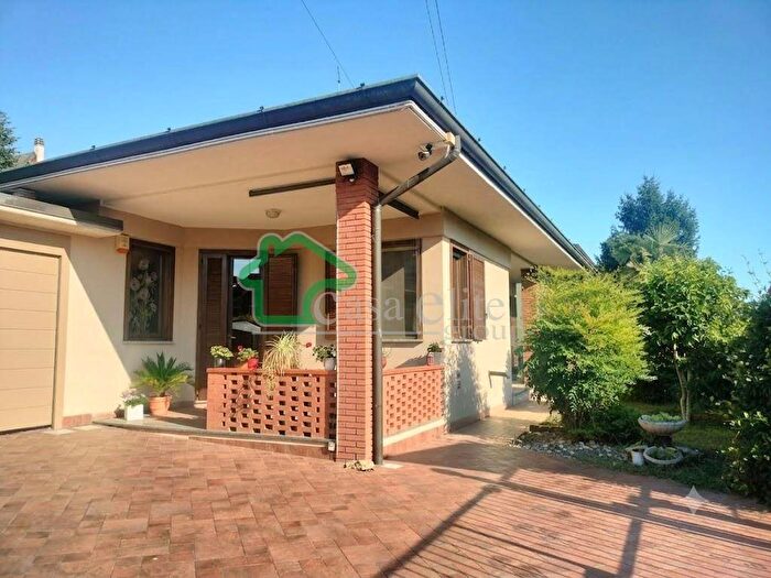 Casa trilocale in affitto in Via Papa Giovanni XXIII, Centro, Romanengo