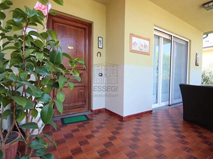 Casa con 12 locali in vendita in Via SantAngelo, Lucca