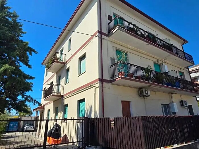 Appartamento quadrilocale in vendita in Via Fortore, Pescara
