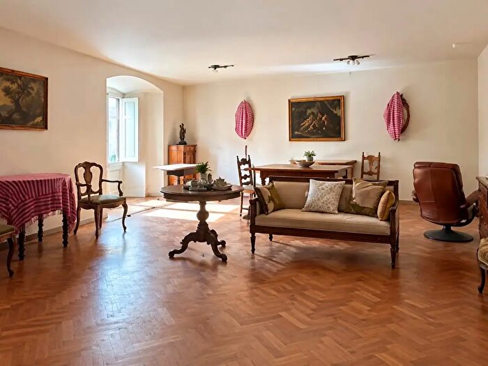 Appartamento con 5 locali in vendita in Via dei Banchi, Firenze