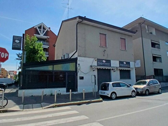 Appartamento bilocale in affitto in Famagosta, Milano