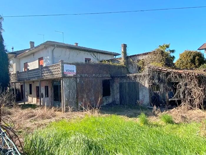 Casa con 20 locali in vendita in Via Chiesa, Quinto Vicentino