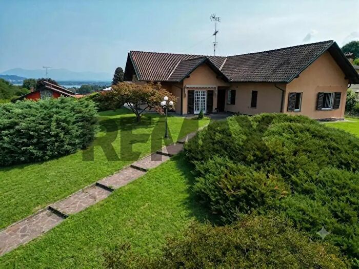 Appartamento bilocale in vendita in Via Puccini, Dormelletto