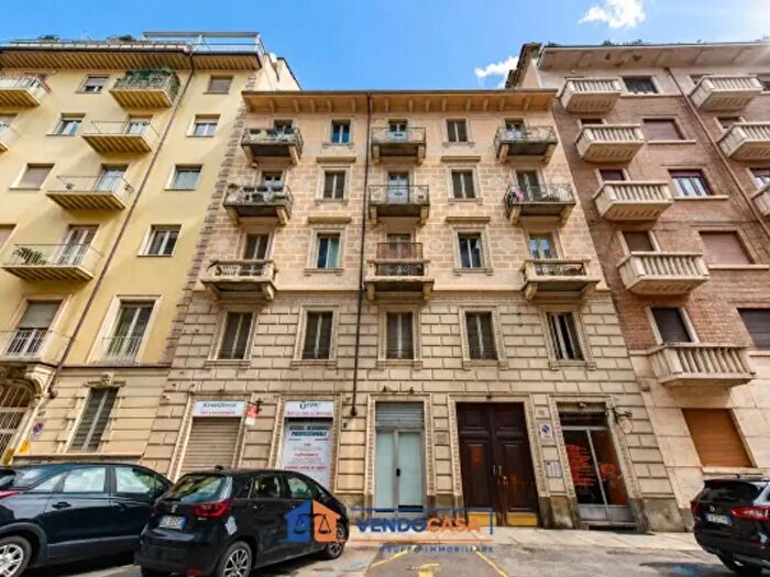 Appartamento trilocale in vendita in Via Evangelista Torricelli, Torino