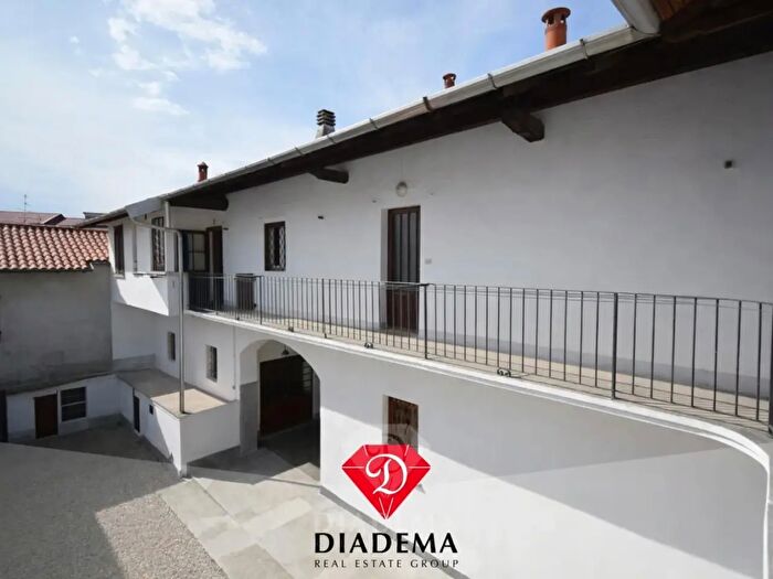 Appartamento trilocale in vendita in Via Roma, Albizzate