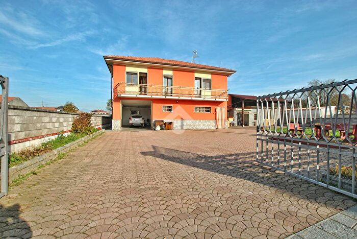 Casa con 5 locali in vendita in Via SantAnna, Cigliano