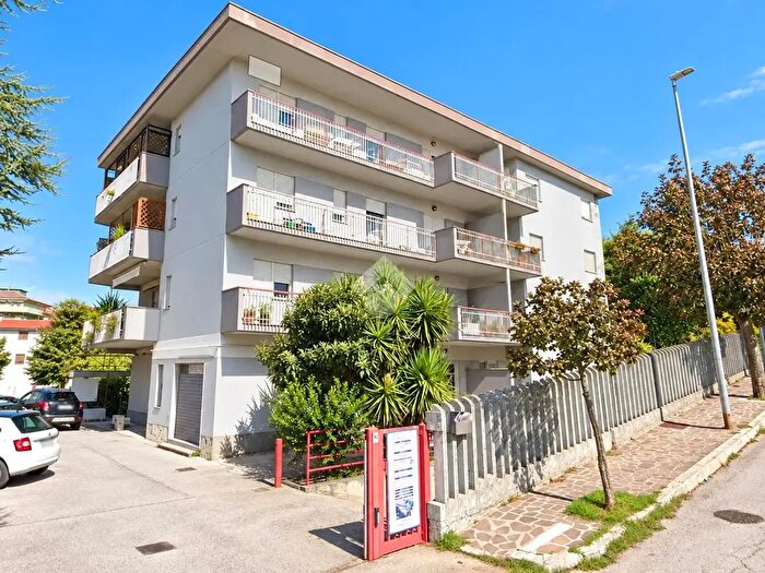 Appartamento quadrilocale in vendita in Via Palena, Chieti
