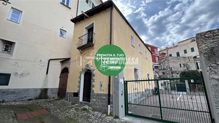 Appartamento quadrilocale in vendita in Via dei Consoli, Toirano