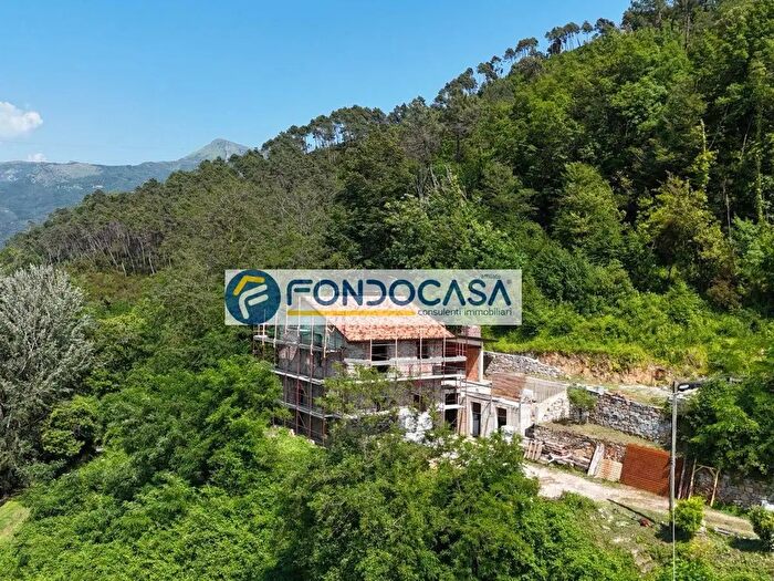 Casa con 8 locali in vendita in Loc Capanne, Camaiore
