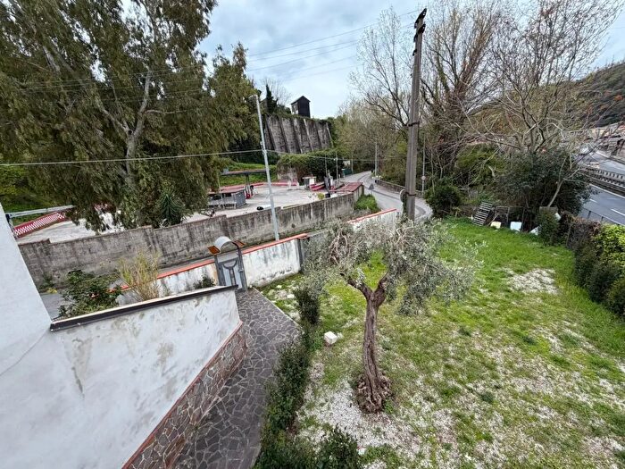 Appartamento con 5 locali in vendita in Via Carlo Gatti, Salerno