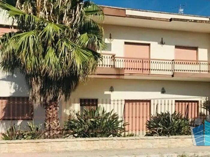 Casa con 5 locali in vendita in Via San Pio X, Squinzano