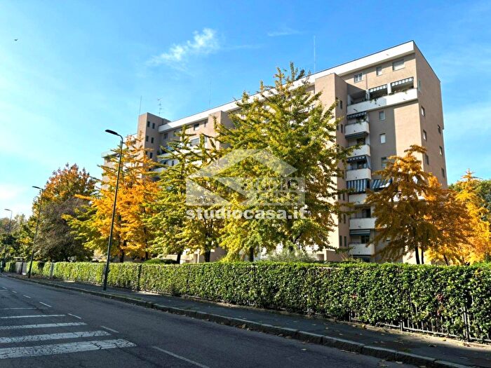 Appartamento trilocale in vendita in Via De Pretis Agostino, Milano