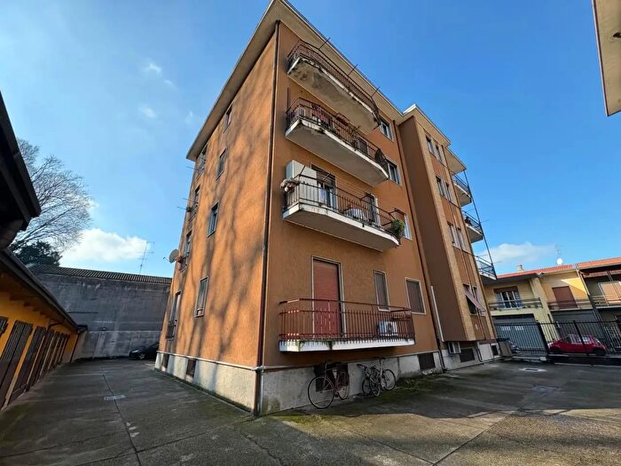 Appartamento trilocale in vendita in Via Adua, Robecco Sul Naviglio