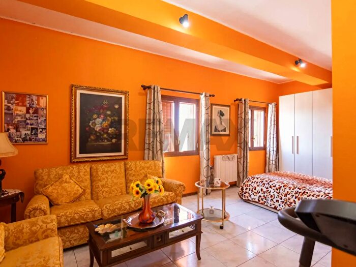 Casa con 9 locali in vendita in Via Toledo a, Catania