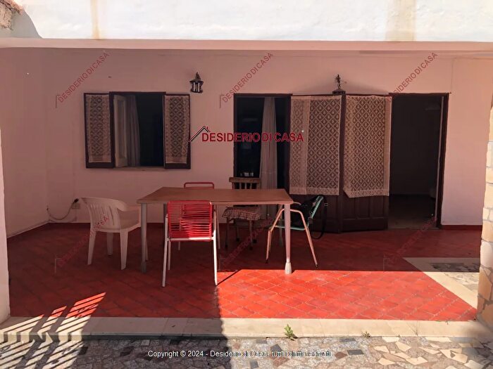 Casa con 6 locali in vendita in Trabia