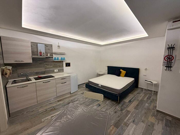 Appartamento monolocale in affitto in Via Case Puntellate, Arenella, Napoli