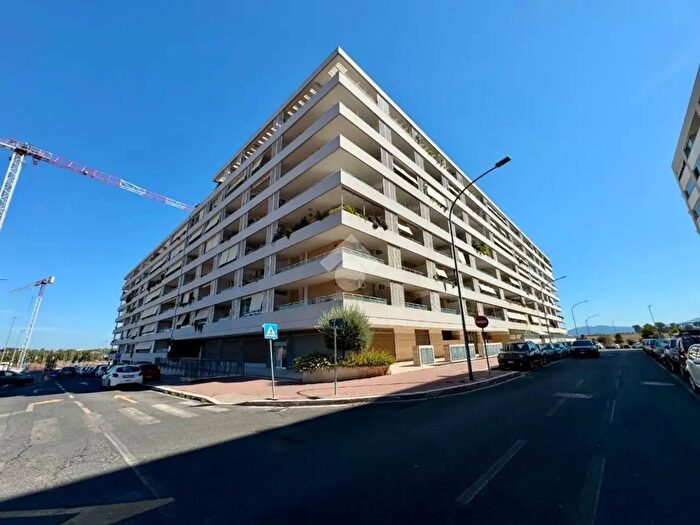 Appartamento quadrilocale in vendita in Via Luigi De Marchi, Roma