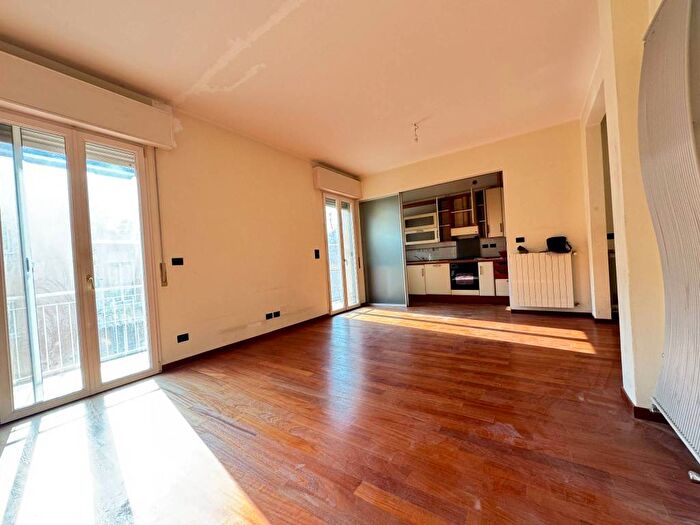 Appartamento con 5 locali in affitto in Via Bartolomeo Passarotti, Bolognina, Bologna