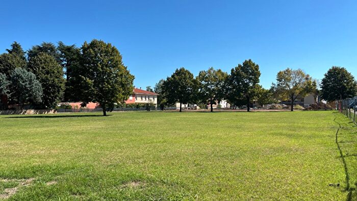 Casa quadrilocale in vendita in Strada Val Parma, Parma