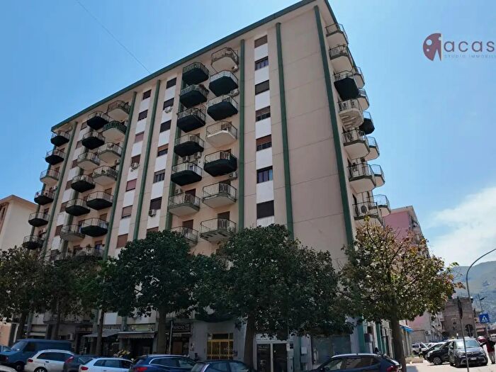Appartamento quadrilocale in vendita in Via Francesco La Colla, Palermo