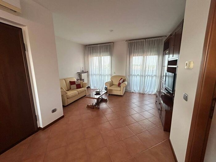 Appartamento trilocale in affitto in Via Adige, Pregnana Milanese