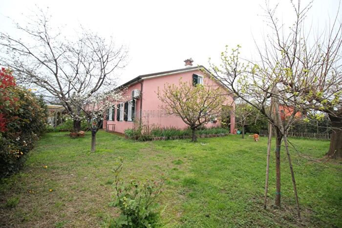 Casa con 5 locali in vendita in Sarzana
