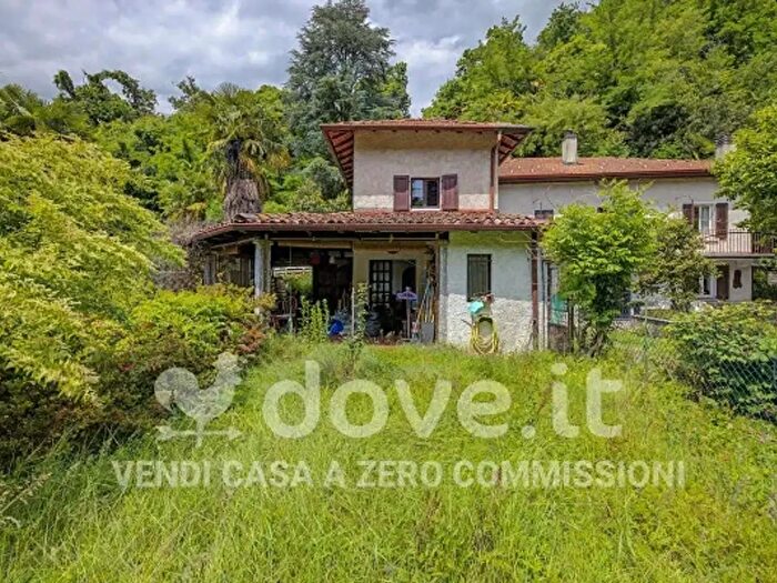 Casa quadrilocale in vendita in Via Muceno, Porto Valtravaglia