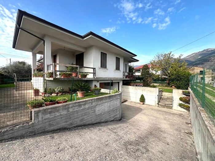 Casa con 6 locali in vendita in Via Cellaro Sora Frosinone, Sora