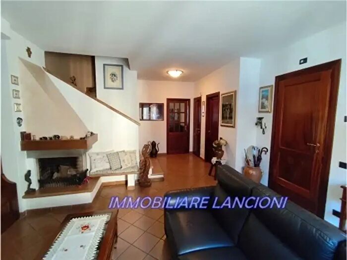 Casa con 5 locali in vendita in Lastra A Signa
