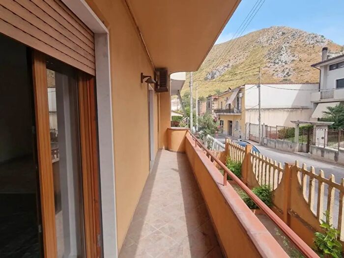 Appartamento quadrilocale in vendita in Via Cadorna, Mondragone