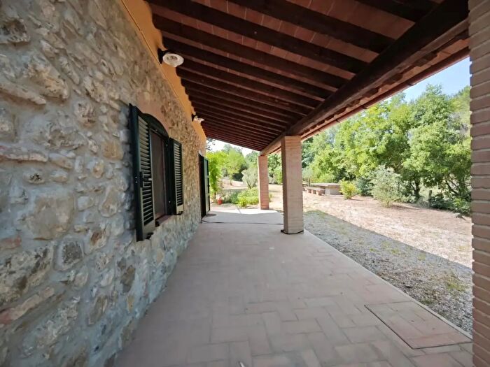Casa bilocale in vendita in Montecatini Val Di Cecina