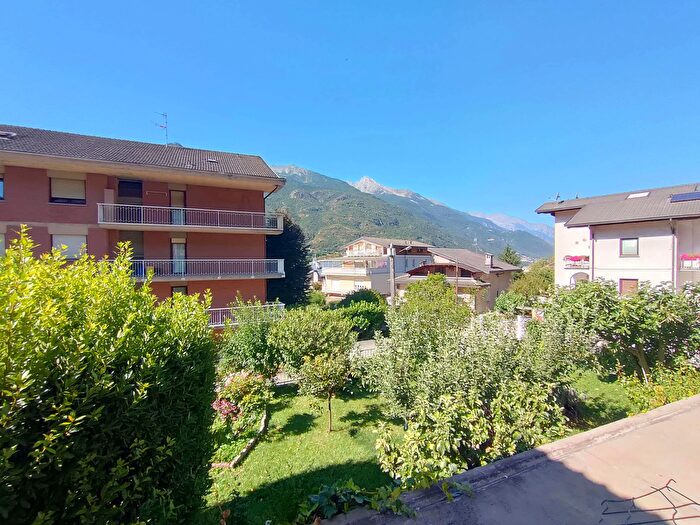 Appartamento trilocale in vendita in Via Cesare Battisti, Saint Vincent