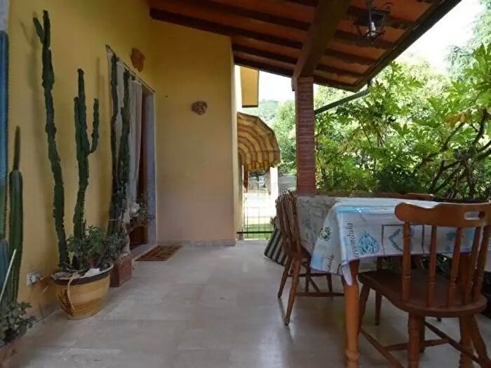 Casa con 6 locali in vendita in Seravezza